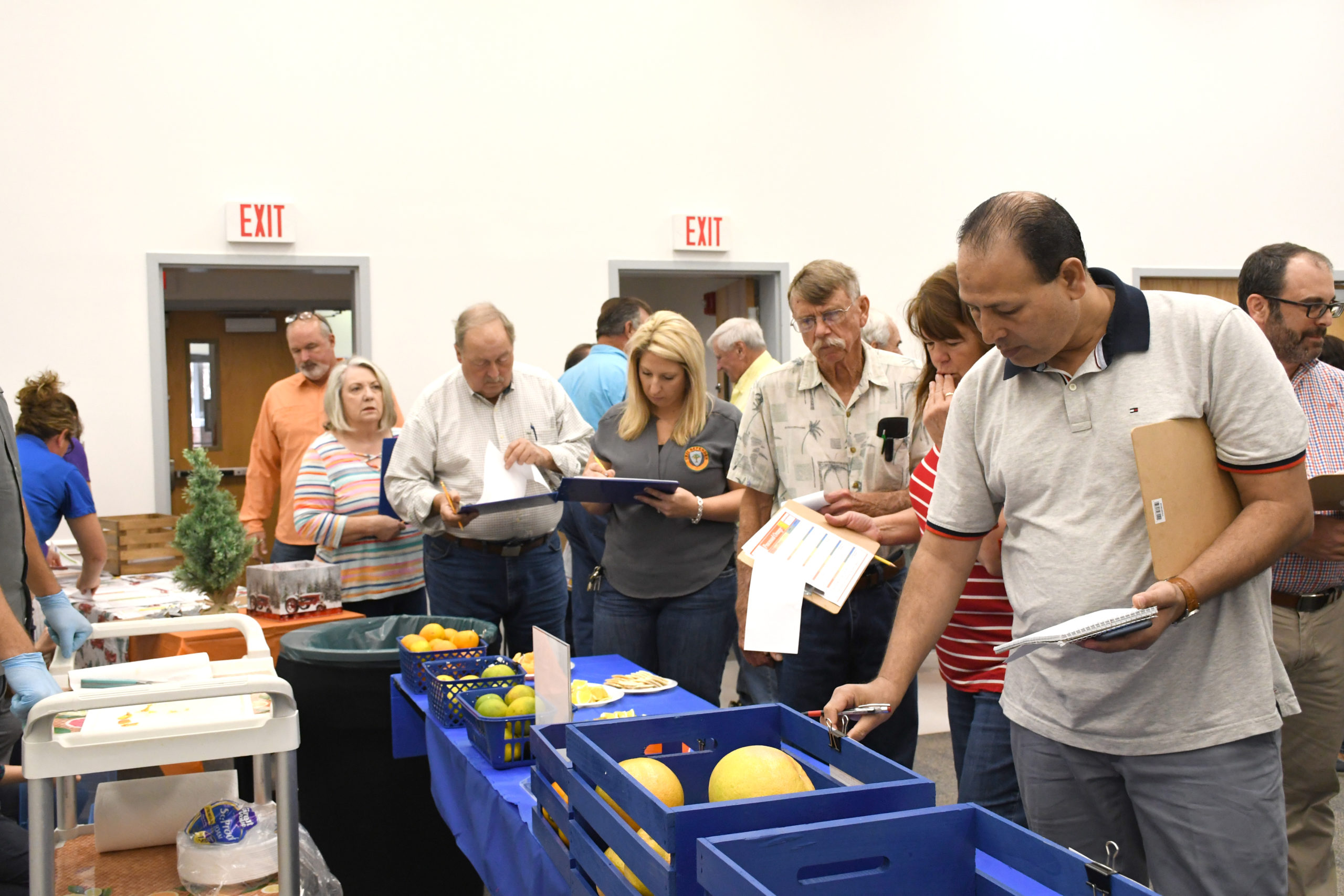 Growers-at-display-day - Citrus Industry Magazine